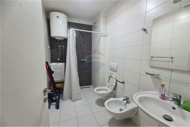 Tirane, jepet me qera apartament 1+1 Kati 6, 70 m² 450 Euro (Rruga Kavajes)