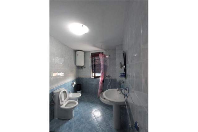 Tirane, jepet me qera apartament 1+1+BLK 80 m² 450 Euro (Sheshi Skenderbej)