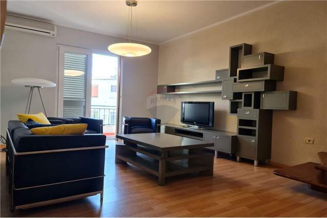 Tirane, jepet me qera apartament duplex 4+1+BLK Kati 4, 196 m² 1.500 Euro (Komuna Parisit)