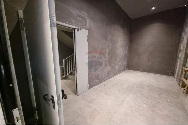 Shqiperi, ofert ambjent biznesi Kati 15, 132 m² 2.500 Euro (Rruga Kavajes)