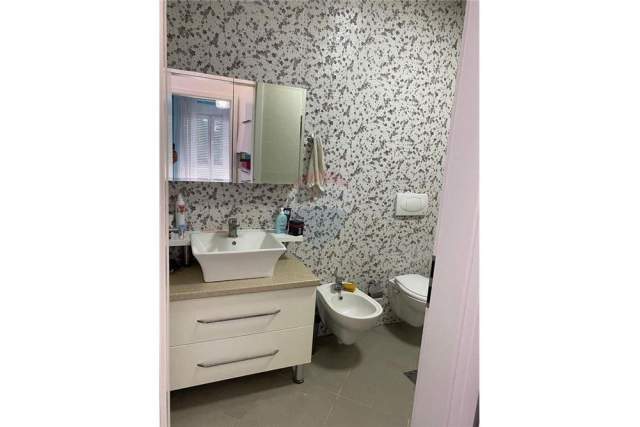 Tirane, jepet me qera apartament 2+1+BLK Kati 7, 82 m² 500 Euro (Kompleksi Magnet)