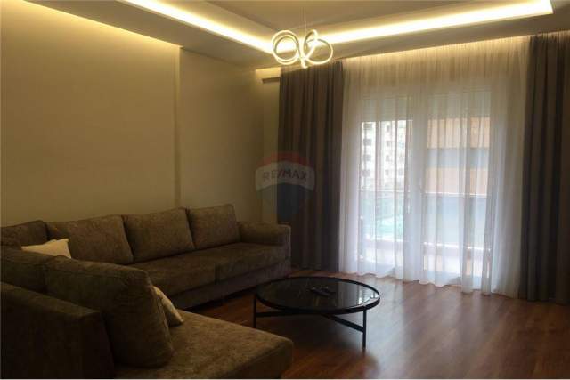 Tirane, jepet me qera apartament 1+1 Kati 3, 80 m² 500 Euro