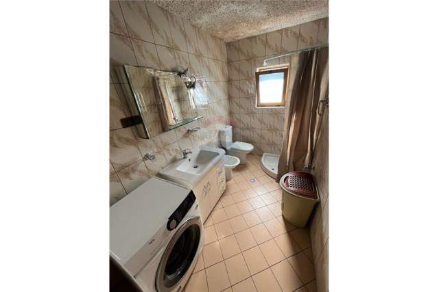 Tirane, jepet me qera apartament 1+1 Kati 5, 65 m² 40.000 Leke (Rruga Asim Vokshi)