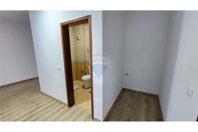 Tirane, jepet me qera zyre Kati 4, 120 m² 600 Euro (Bulevardi Gjergj Fishta, ne zonen e Ish Ekspozites)