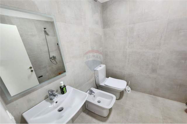 Tirane, jepet me qera apartament 2+1+BLK Kati 5, 110 m² 650 Euro (Rruga Dibres)