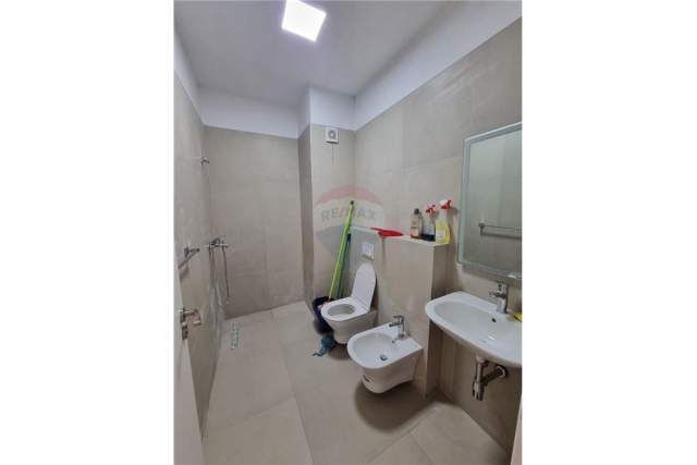 Tirane, jepet me qera apartament 2+1+BLK Kati 1, 110 m² 520 Euro (Kongresi Manastirit, Kompleksi ASL)
