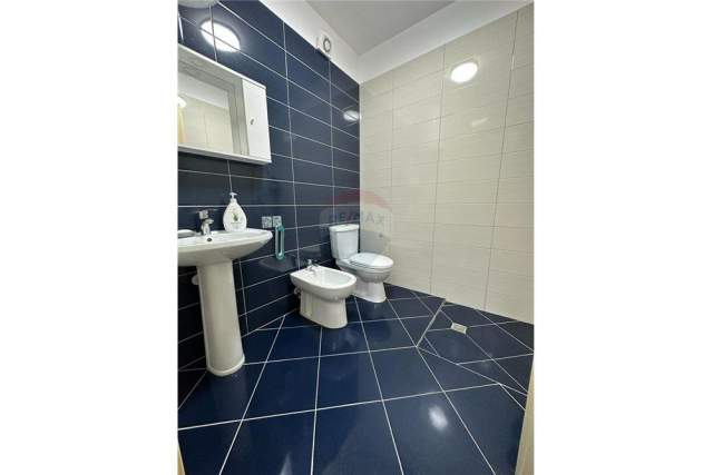 Tirane, jepet me qera apartament 2+1+BLK Kati 4, 107 m² 400 Euro (Casa Italia)