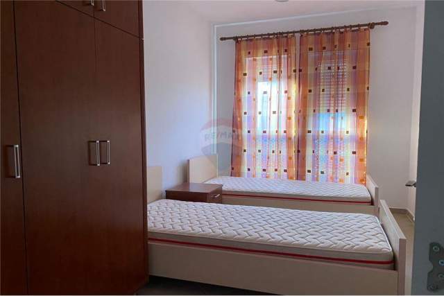 Tirane, jepet me qera apartament 2+1+BLK Kati 2, 100 m² 450 Euro (Rruga Dibres)