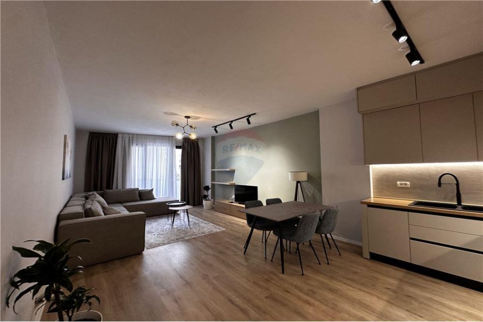 jepet me qera 2+1 Kati 3, 105 m² 800 € (21 dhjetori)