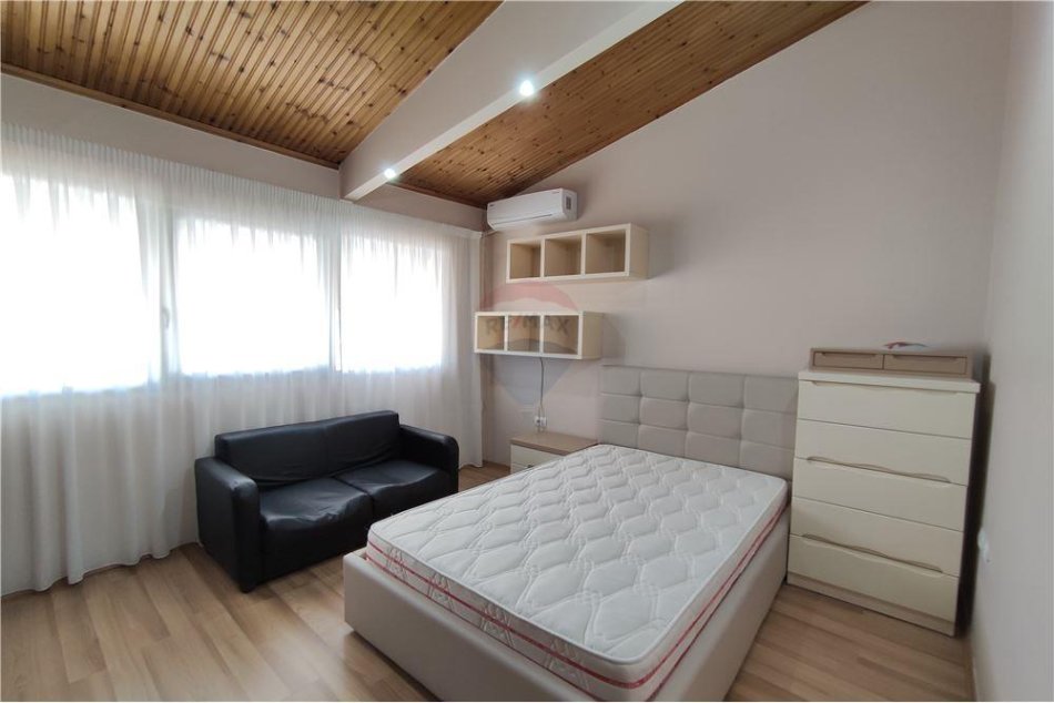 Tirane, jepet me qera apartament 2+1 Kati 10, 90 m² 800 € (Myslym Shyri)