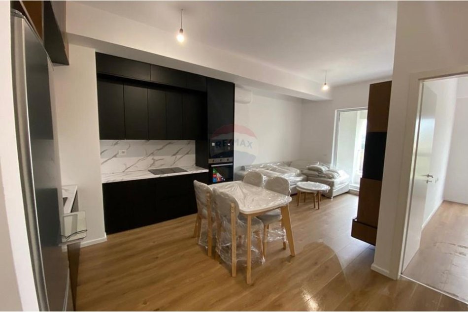 Tirane, jepet me qera apartament 1+1 Kati 7, 59 m² 450 € (Ali Demi)