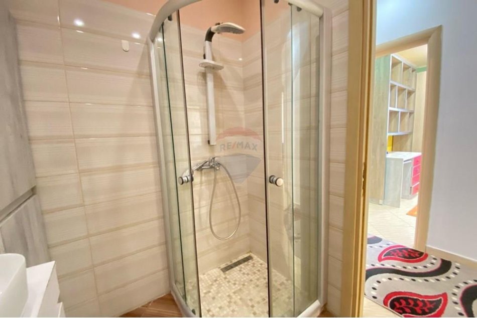 Tirane, jepet me qera apartament 2+1 Kati 9, 104 m² 500 € (Astir)
