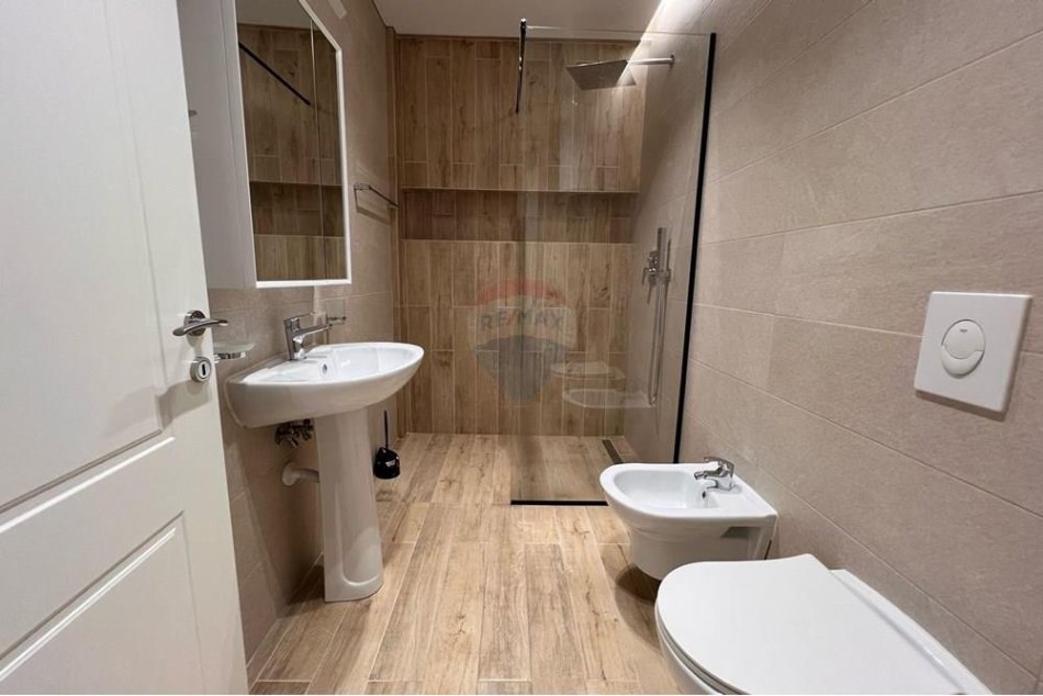 Tirane, jepet me qera apartament 2+1+Ballkon Kati 5, 98 m² 650 € (TEODOR KEKO)