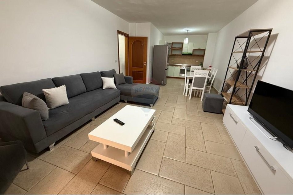 Tirane, jepet me qera apartament 2+1 Kati 3, 