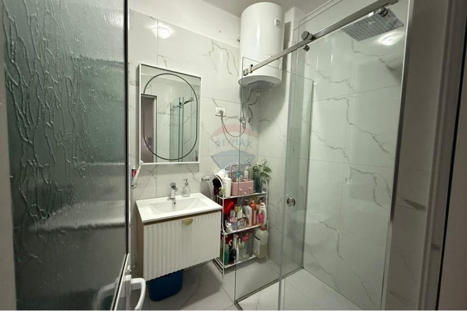Tirane, jepet me qera apartament 2+1 , 80 m² 550 € (fresk)