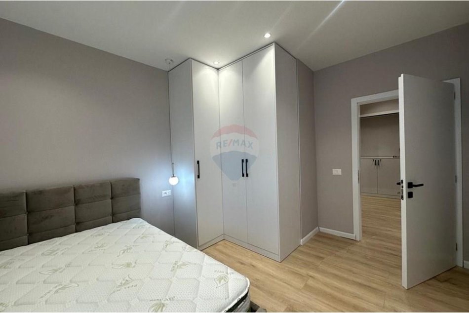 Tirane, jepet me qera apartament 1+1 , 50 m² 500 € (bulevardi migjeni)