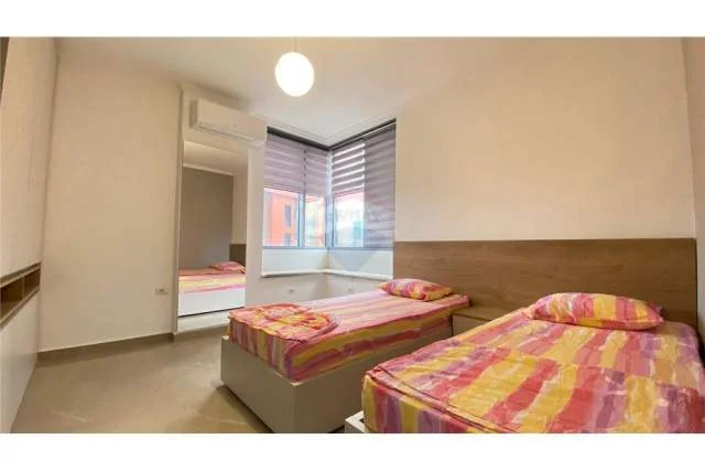 Tirane, jepet me qera apartament 2+1 110 m² 1.000 Euro