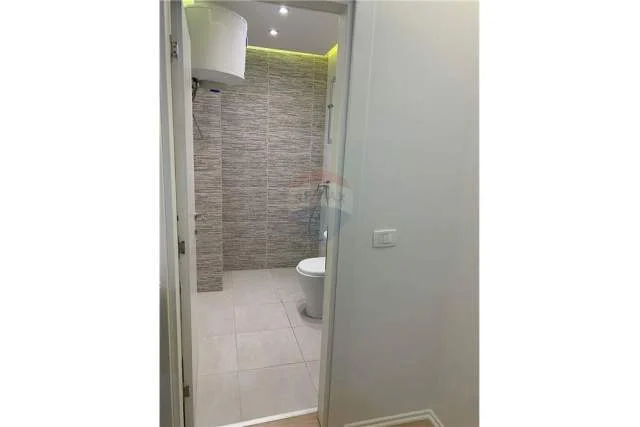 Tirane, jepet me qera apartament 2+1+BLK Kati 2, 105 m² 700 Euro