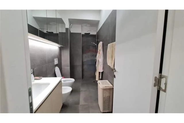 Tirane, shitet apartament 1+1+BLK 74 m² 145.000 Euro