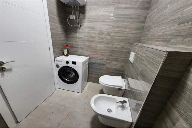 Tirane, jepet me qera apartament 1+1+BLK Kati 4, 56 m² 400 Euro