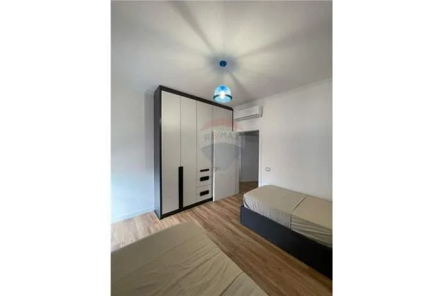 Tirane, jap me qera apartament 2+1+A+BLK Kati 8, 108 m² 1.600 Euro (pazari i ri)