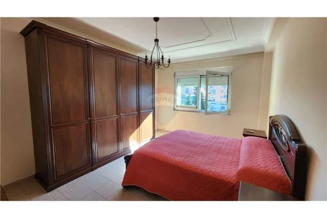 Tirane, jepet me qera apartament 2+1+BLK Kati 6, 134 m² 1.200 Euro (Rruga Ismail Qemali - Bllok)