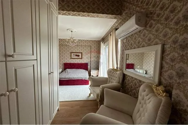 Tirane, jepet me qera apartament duplex 3+1+BLK Kati 1, 180 m² 1.200 Euro