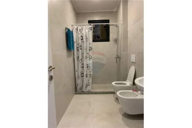 Tirane, jepet me qera apartament 2+1+BLK 110 m² 600 Euro