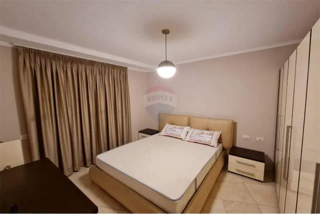 Tirane, jepet me qera apartament 1+1+BLK Kati 4, 70 m² 450 Euro (rruga kavajes)