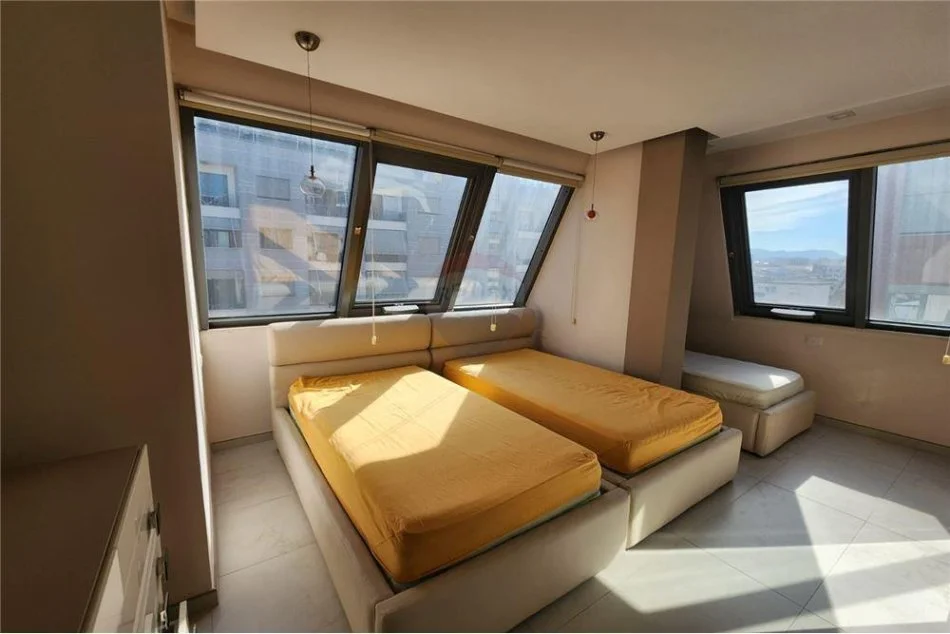 Shitet Apartament 2+1 tek Tower Bridge