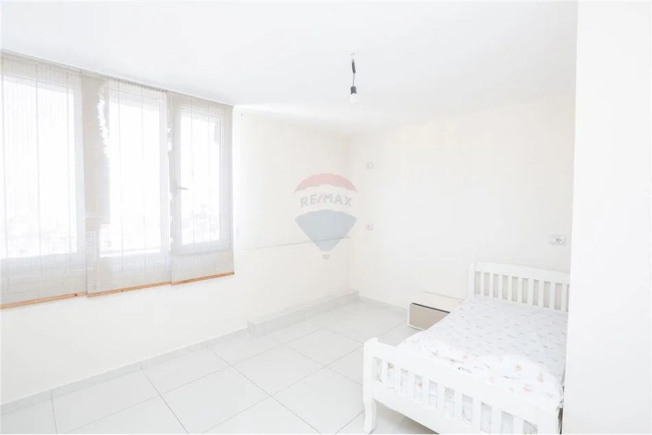 Shitet apartament 2+1, rruga "Dritan Hoxha"!