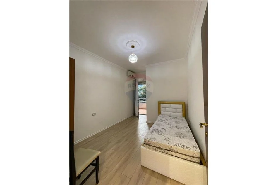Tirane, jepet me qera apartament 2+1 Kati 2, 90 m² 580 € (Liqeni i Thate)