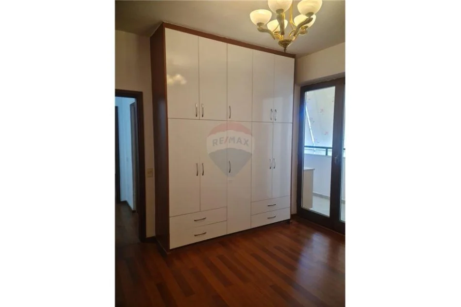 Shqiperi, jepet me qera 2+1+Ballkon , 100 m² 550 € (Bulevardi Zogu i I)