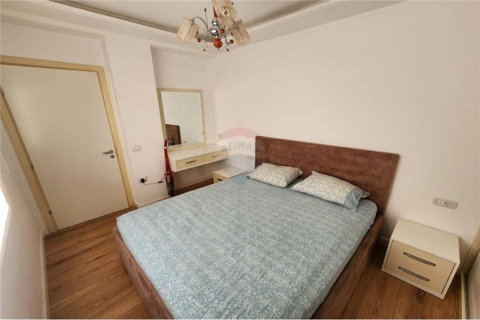 Tirane, jepet me qera apartament 1+1+Ballkon Kati 8, 56 m² 550 € (Rruga e Kavajes)