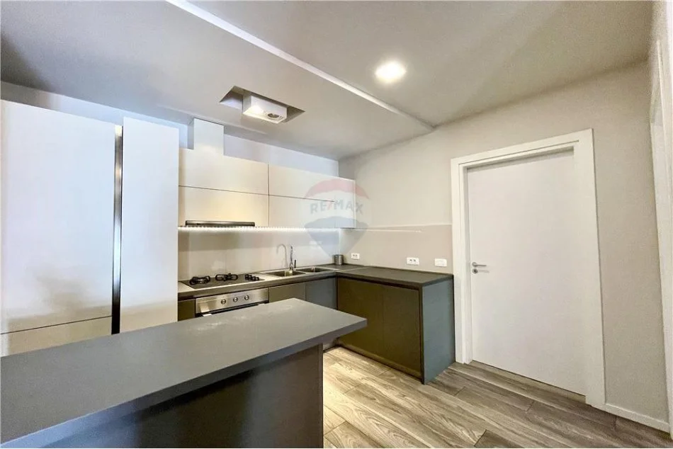 Tirane, jepet me qera apartament 1+1 Kati 6, 75 m² (rruga kavajes)