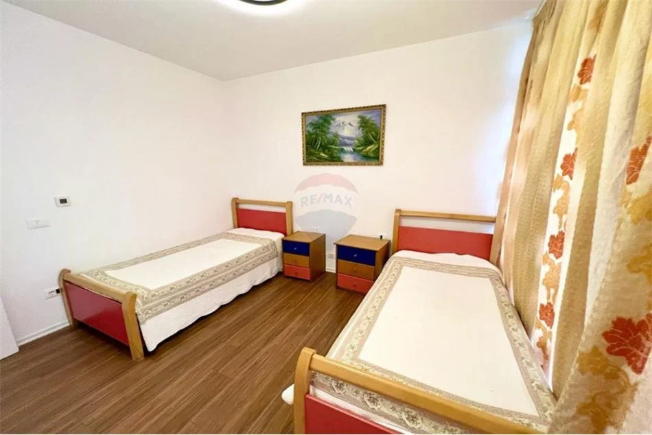 Tirane, jepet me qera Vile 2+1+Ballkon Kati 3, 130 m² 600 € (rruga e elbasanit)