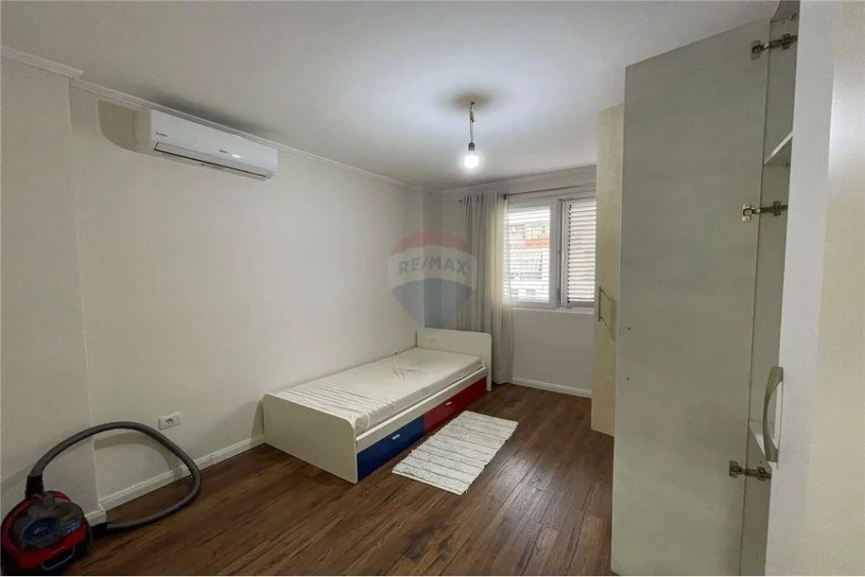 Tirane, jepet me qera 2+1 Kati 4, 90 m² 700 € (Komuna e Parisit)