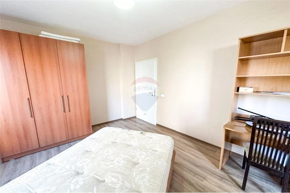 Tirane, jepet me qera apartament 2+1+Ballkon Kati 6, 92 m² 600 € (21 Djetori)