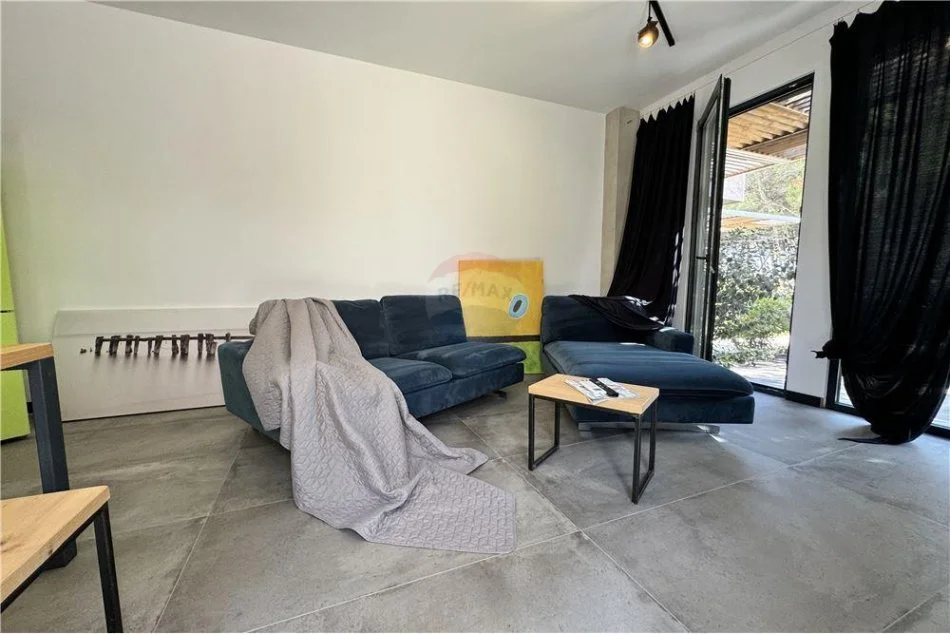 Durres, shitet apartament 1+1 Kati 1, 76 m² 220.000 € (Qerret)