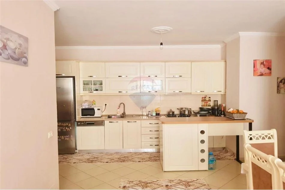 Tirane, jepet me qera apartament 2+1 Kati 4, 100 m² 400 € (BESIM Alla)