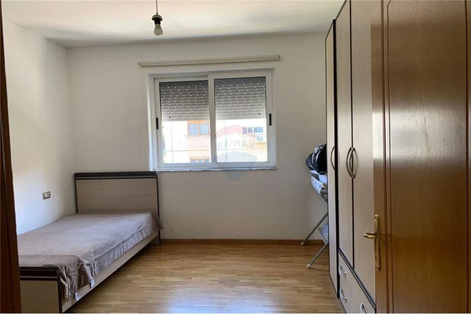 Tirane, jepet me qera apartament 2+1 Kati 4, 75 m² 400 € (Xhenfize Keko - Porcelan)