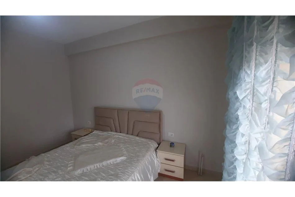 Tirane, jepet me qera apartament 2+1+Ballkon Kati 7, 91 m² 600 € (Komuna e Parisit)