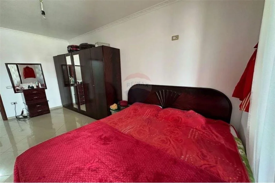 Tirane, jepet me qera apartament 1+1 Kati 8, 81 m² 400 € (Loni ligori)