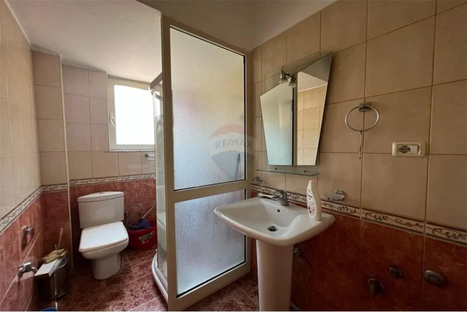 Tirane, jepet me qera apartament 2+1 Kati 3, 75 m² 400 € (21 dhjetori)