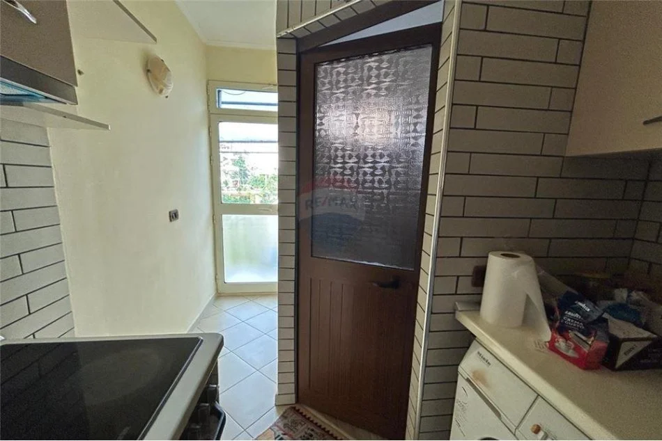 Tirane, jepet me qera apartament 1+1 Kati 1, 65 m² 390 € (Rruga Gjon Mili)