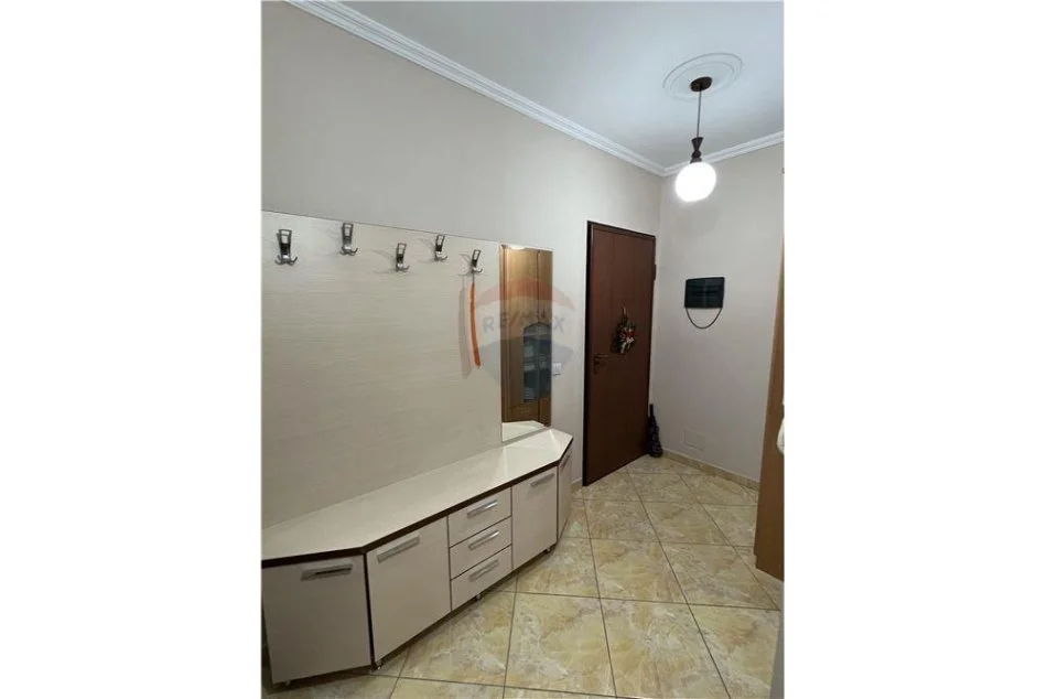 Tirane, jepet me qera apartament 2+1+Ballkon Kati 2, 116 m² 600 € (Ibrahim Kodra)