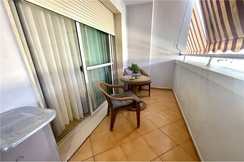Tirane, jepet me qera apartament 1+1 Kati 5, 65 m² 500 € (riza cerova)
