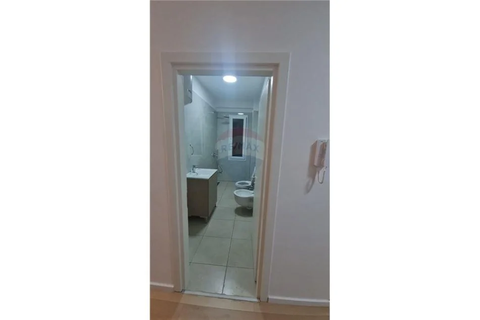 Tirane, jepet me qera apartament 2+1 Kati 9, 73 m² 650 € (Benjamin Kruta)
