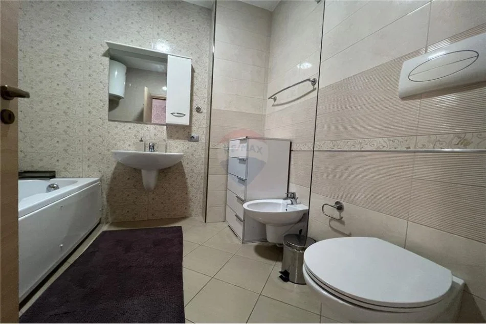 Tirane, jepet me qera apartament 2+1 Kati 2, 100 m² 600 € (Rruga e Dibres, Shkolla e Bashkuar)