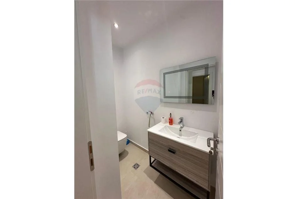 Tirane, jepet me qera apartament 2+1 Kati 1, 90 m² 450 € (muhamed Deliu - Fresku)